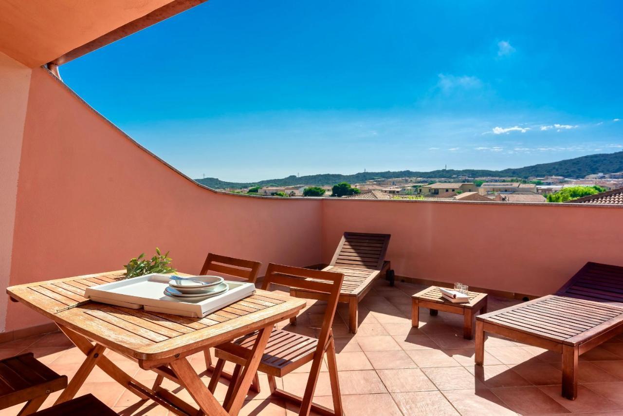 Apartments With Swimming Pool In Santa Teresa Di Gallura Extérieur photo