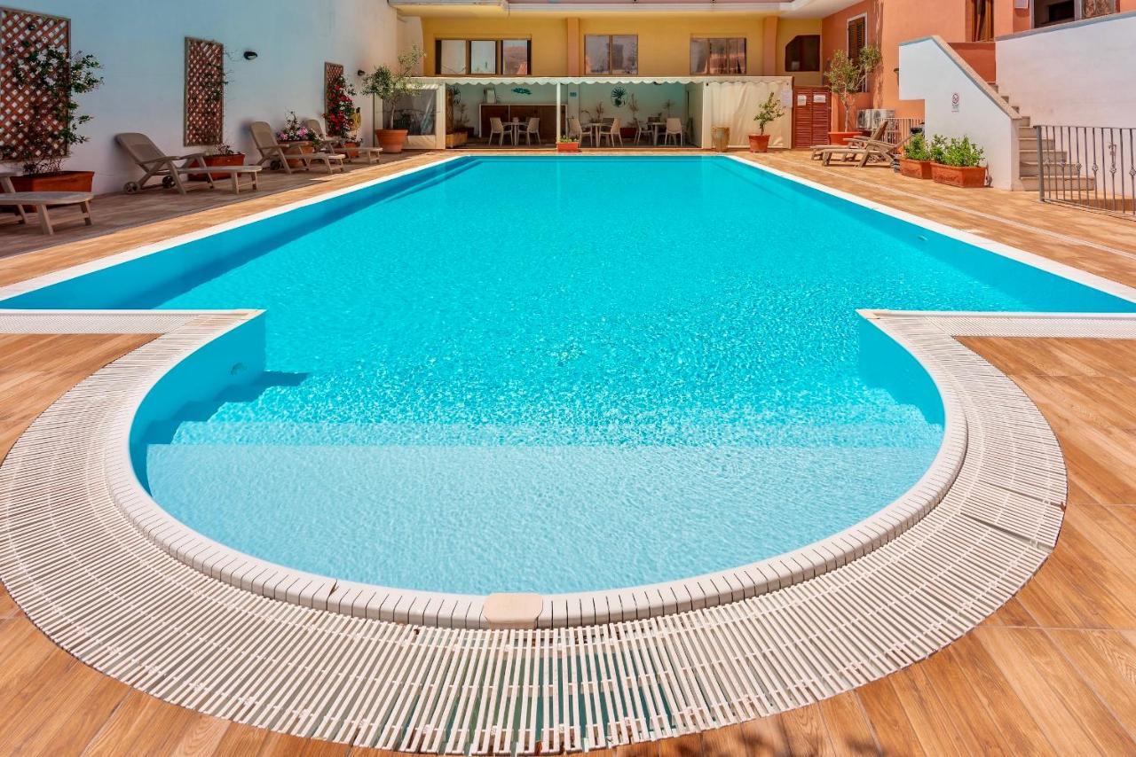 Apartments With Swimming Pool In Santa Teresa Di Gallura Extérieur photo