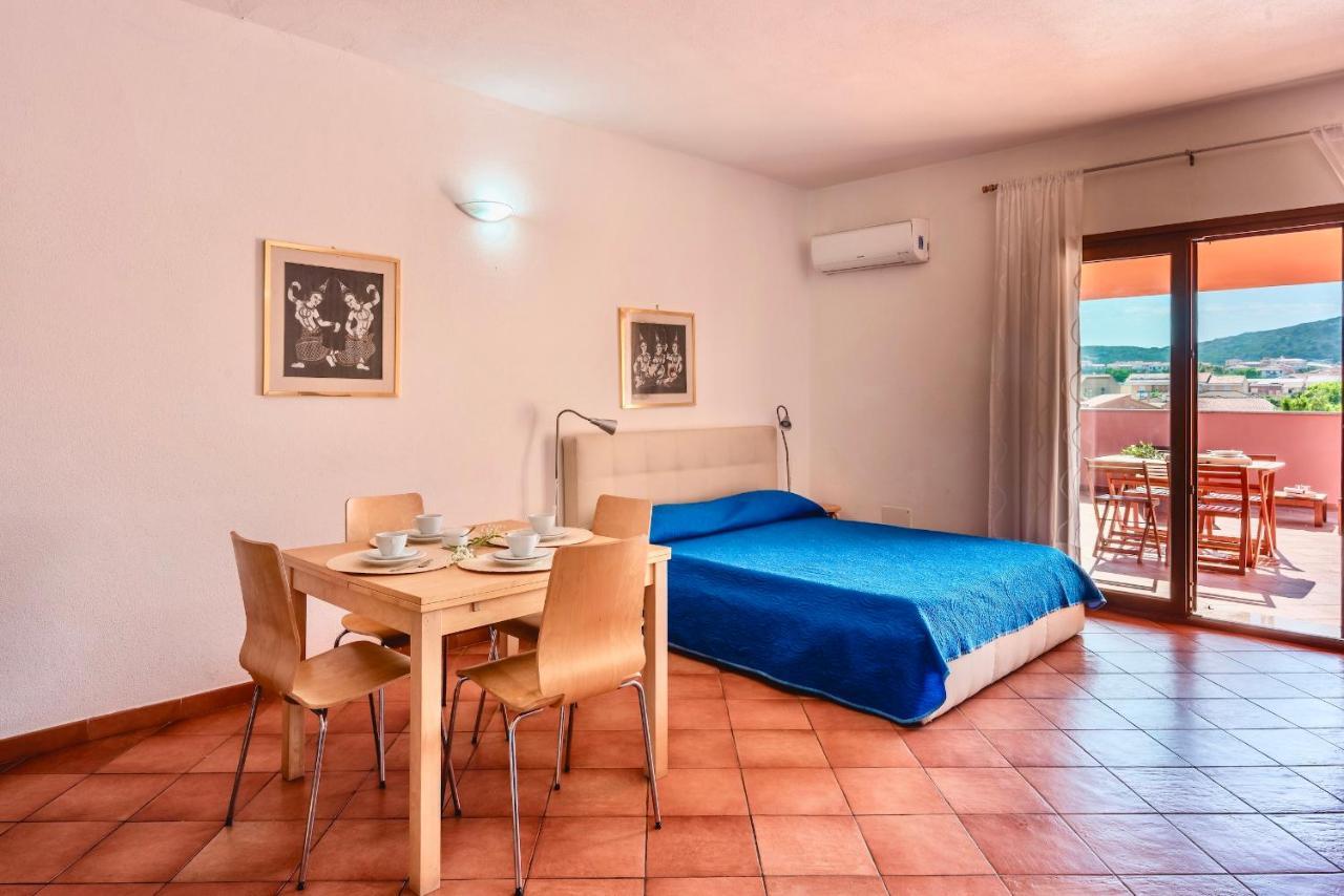 Apartments With Swimming Pool In Santa Teresa Di Gallura Extérieur photo